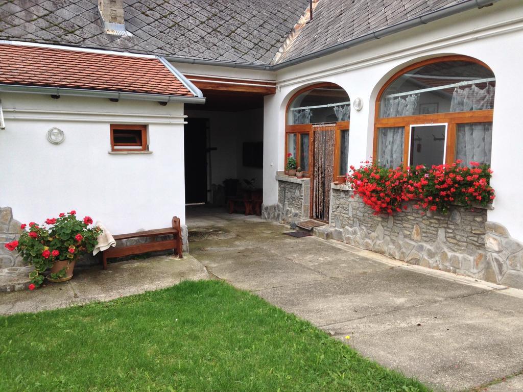 Petra Apartmanok Velem Εξωτερικό φωτογραφία
