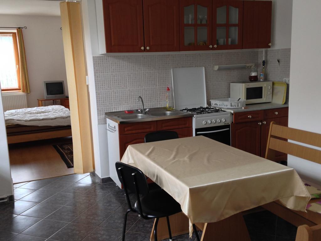 Petra Apartmanok Velem Δωμάτιο φωτογραφία