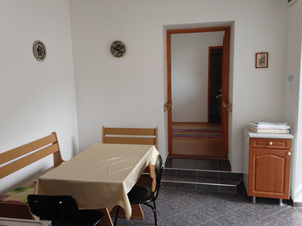 Petra Apartmanok Velem Δωμάτιο φωτογραφία